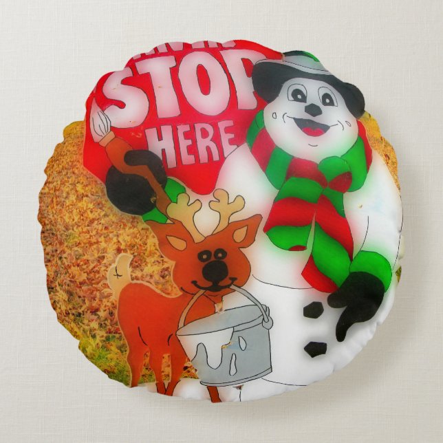 Santa's Love  Round Pillow (Front)