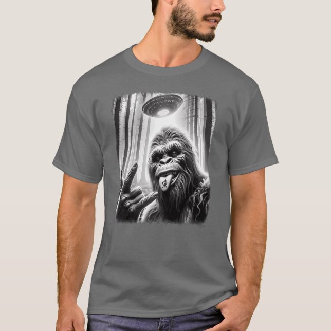 Sasquatch Sie Big Foot Rock On UFO Alien Fun frien T-Shirt (Front)
