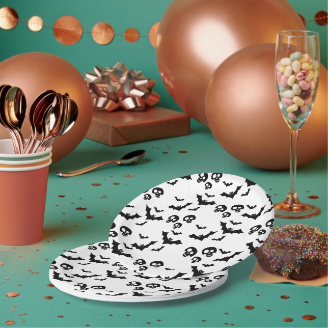 scary funny black skull and bats paper plates (Multi)