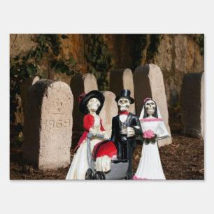 Scary Halloween.  Sign