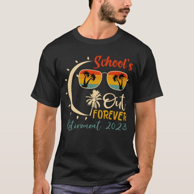 Schools is Out Forevereacher Retirement 2023 vinta T-Shirt (Front)