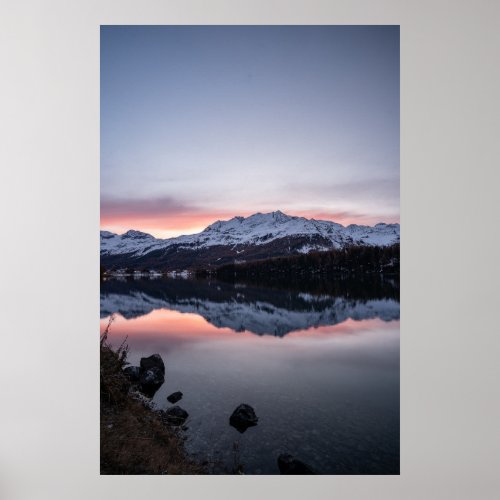 Schweizer Bergsee bei Sonnenaufgang Poster