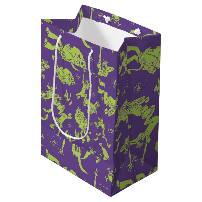 Scooby-Doo | Shaggy & Scooby Running Scared Medium Gift Bag (Front Angled)