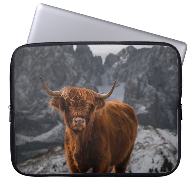 Scotland Cow Mountains: Nature Photography Laptop Sleeve (Front)