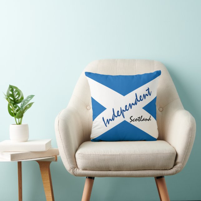 Scottish flag & Independent Scotland Patriots Throw Pillow (Chair)