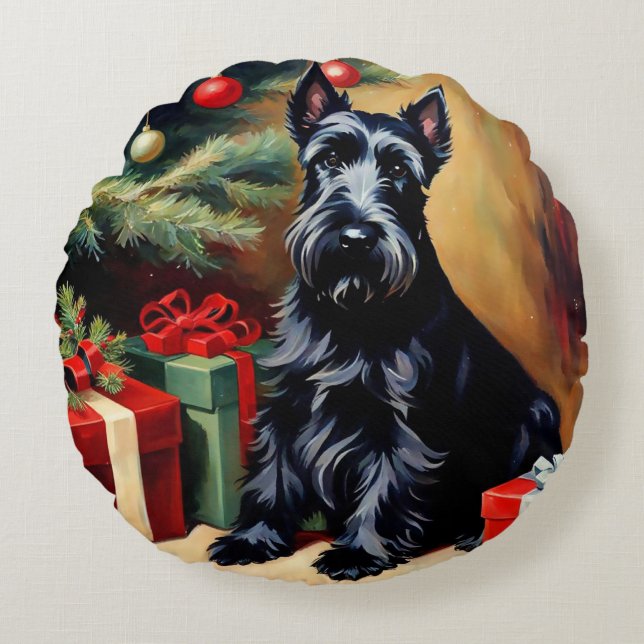 Scottish Terrier at Christmas Round Pillow (Front)