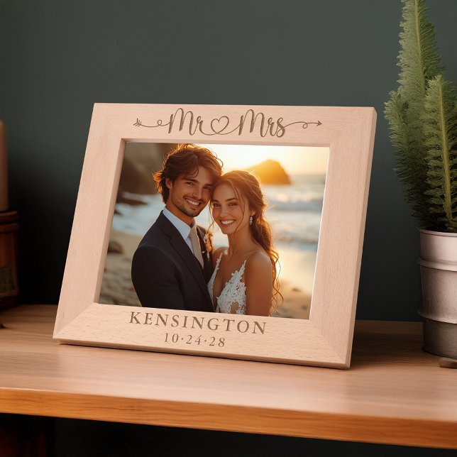 Script Heart Arrow Mr Mrs Newlywed Wedding Engraved Frames (Script Heart Arrow Mr Mrs Newlywed Wedding Etched Frames)