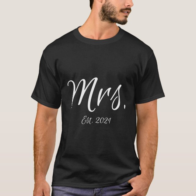 Script Mr Mrs Bridal Bride Mrs Est 2021 T-Shirt (Front)