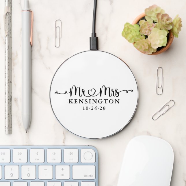 Script Wedding Heart Arrows Mr Mrs Wireless Charger (Desk)
