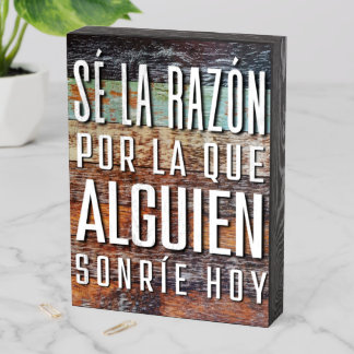 SÉ LA RAZÓN POR LA QUE ALGUIEN SONRÍE HOY WOODEN BOX SIGN