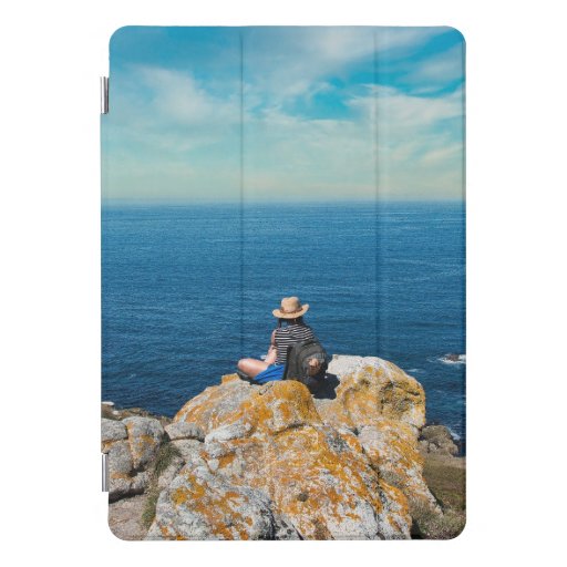 Sea-cliff-hiker-cíes-islands-coast iPad Pro Cover