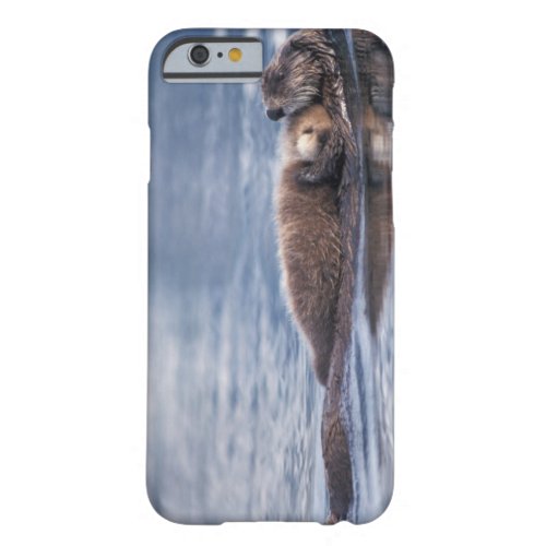 sea otter Enhydra lutris lutris mother with 2 Barely There iPhone 6 Case