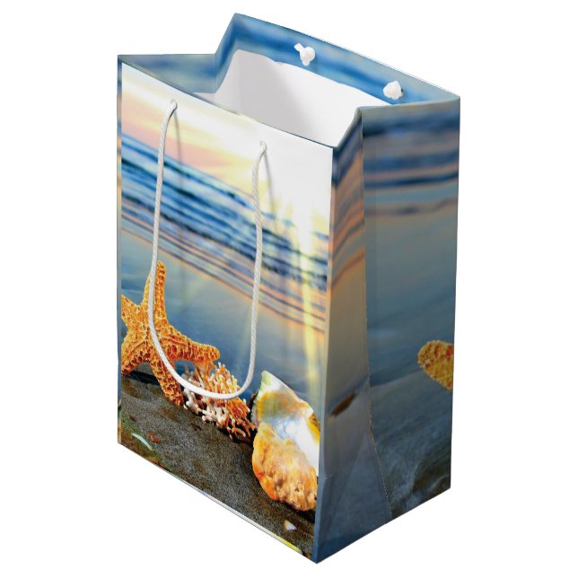 Sea shells and starfish on beach medium gift bag (Front Angled)