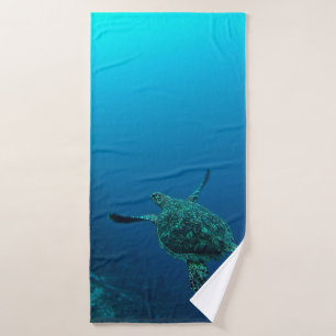SEA TURTLE IN WATER BATH TOWEL