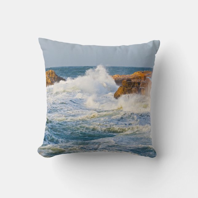 Sea waves throw pillow (Front)