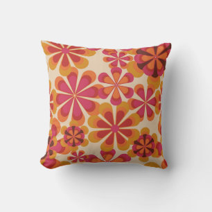 Seamless 70s retro floral pattern with vintage dai throw pillow