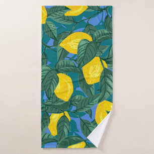 Seamless background with lemons and leaves. Citrus Bath Towel