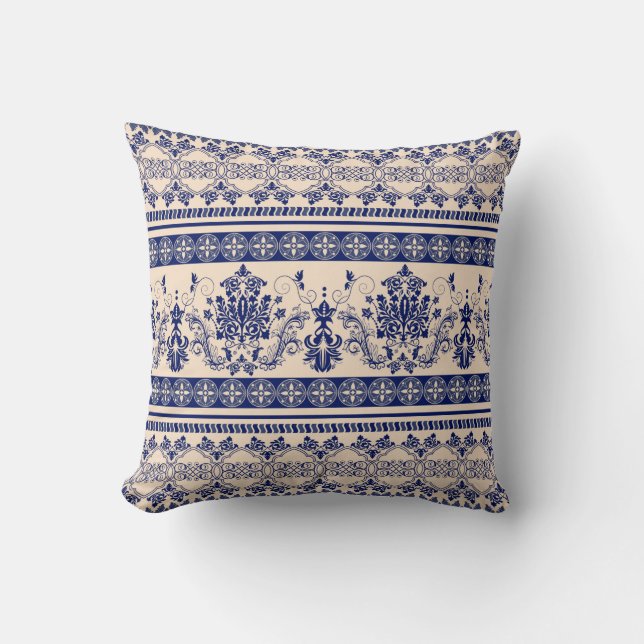 Seamless damask pattern, classic wallpaper, backgr throw pillow (Front)