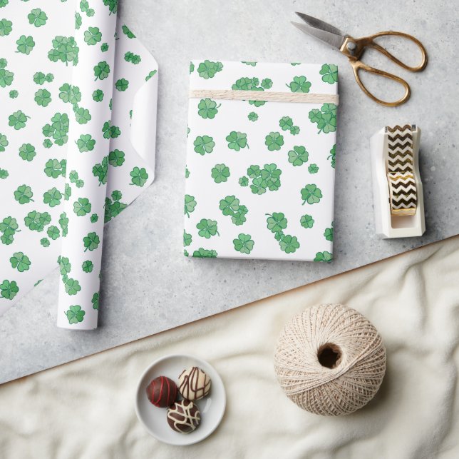 Seamless Lucky Four-Leaf Clover Pattern Wrapping Paper (Crafts)
