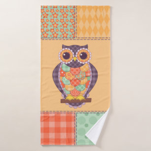 Seamless patchwork owl pattern. Vintage background Bath Towel