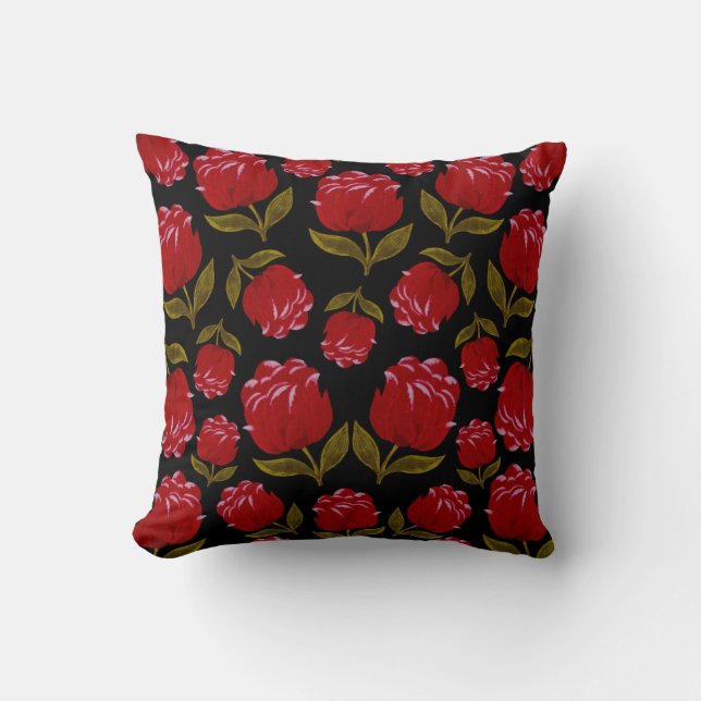 Seamless pattern of red roses on black background throw pillow (Front)