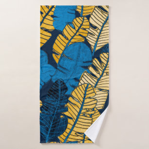 Seamless pattern with hand drawn tropical leaves. bath towel