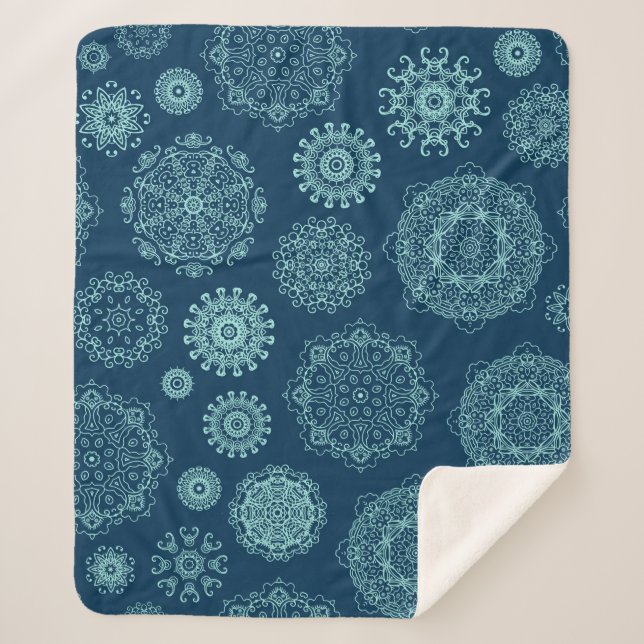 Seamless pattern with laced snowflakespattern,arab sherpa blanket (Front)