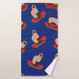 Seamless pattern with siamese cats on skateboards. bath towel