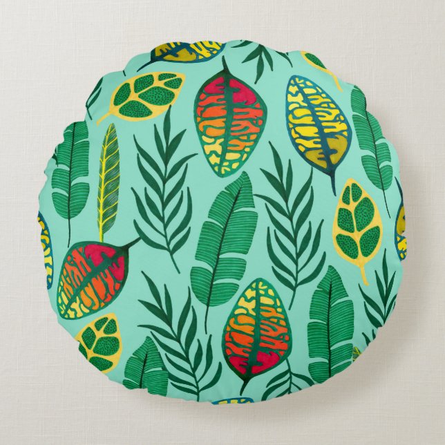 Seamless pattern with tropical leaves. Gouache art Round Pillow (Front)