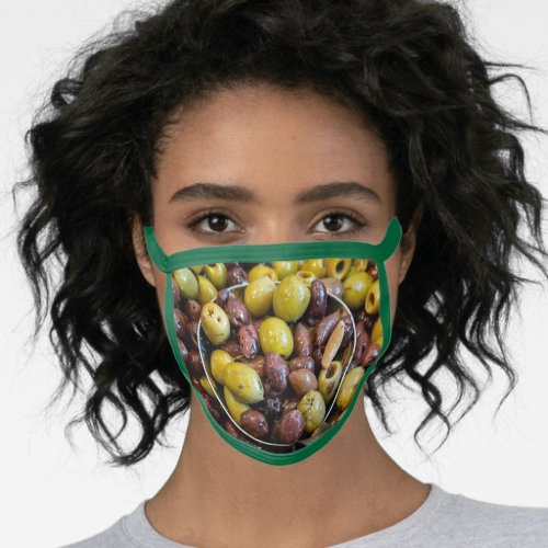 Seasoned black and green olives face mask