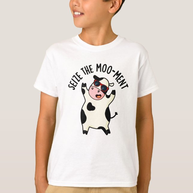 Seize The Mooment Funny Cow Pun  T-Shirt (Front)