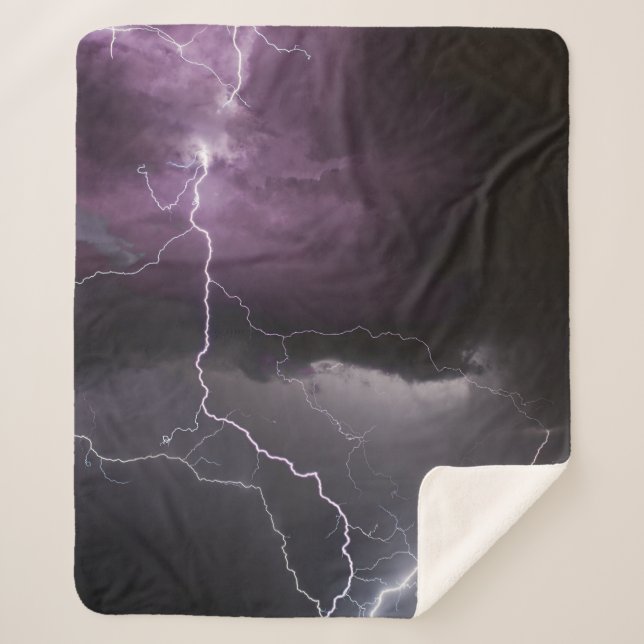 SELECTIVE PHOTOGRAPHY OF WHITE THUNDER SHERPA BLANKET (Front)