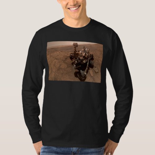 Selfie of Mars Curiosity Red Martian Landscape T_Shirt