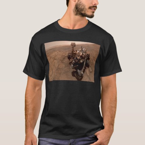 Selfie of Mars Curiosity Red Martian Landscape T_Shirt