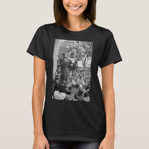 Sen Robert Kennedy Campaigning for US President   T_Shirt