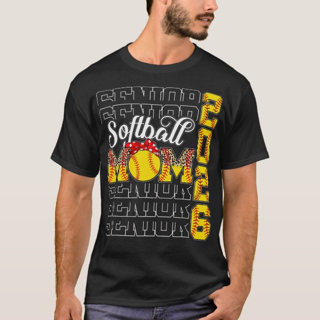 Senior Mom 2026 Softball Class Of 2026 Graduation T-Shirt (Front)