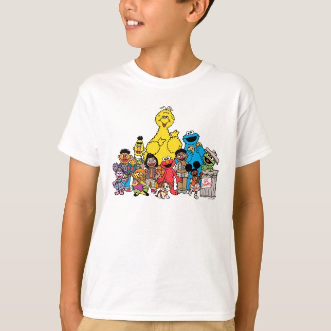 Sesame Street | Sesame Pals Hanging Out T-Shirt (Front)
