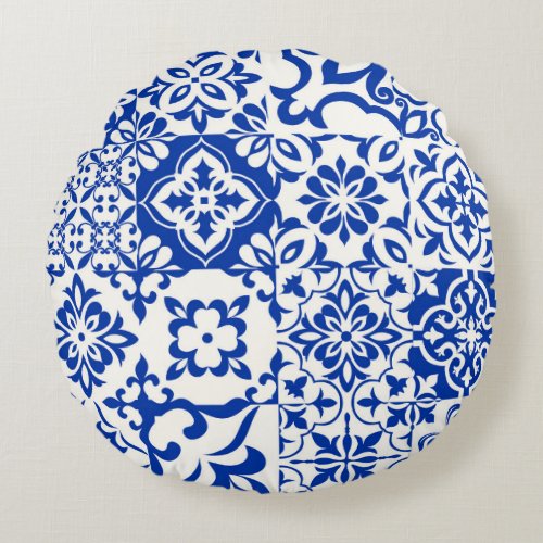Set of 16 tiles Azulejos in blue  white Original Round Pillow