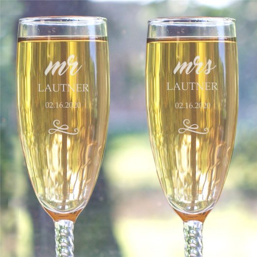 Set of 2 Romantic Engraved Glass Champagne Flutes (Front)