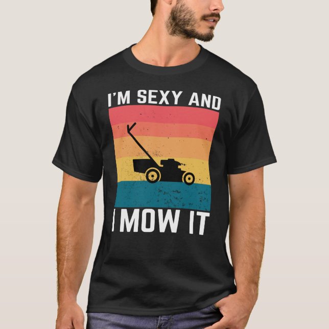 Sexy gardeners Gift - I’m Sexy and I Mow It, Funny T-Shirt (Front)