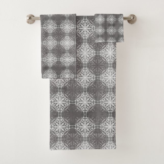 Shades of Gray and White Lace Bath Towel Set (Insitu)