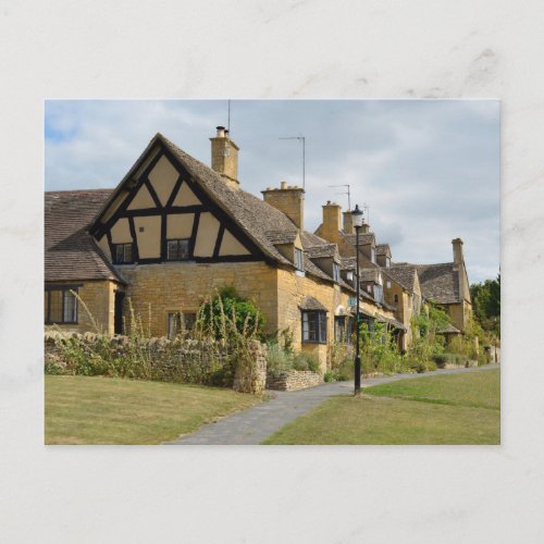 Shakespeares cottages in Broadway postcard