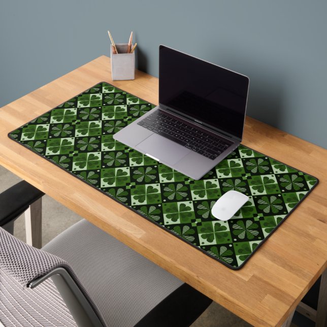 Shamrock Checkerboard Pattern Desk Mat (Office 2)