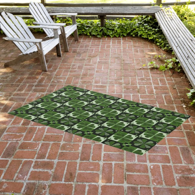 Shamrock Checkerboard Pattern  Outdoor Rug (Insitu (Outdoor 3))