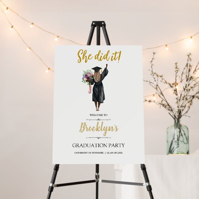 She did it Graduation Party Welcome Foam Board (In Situ (Stand))