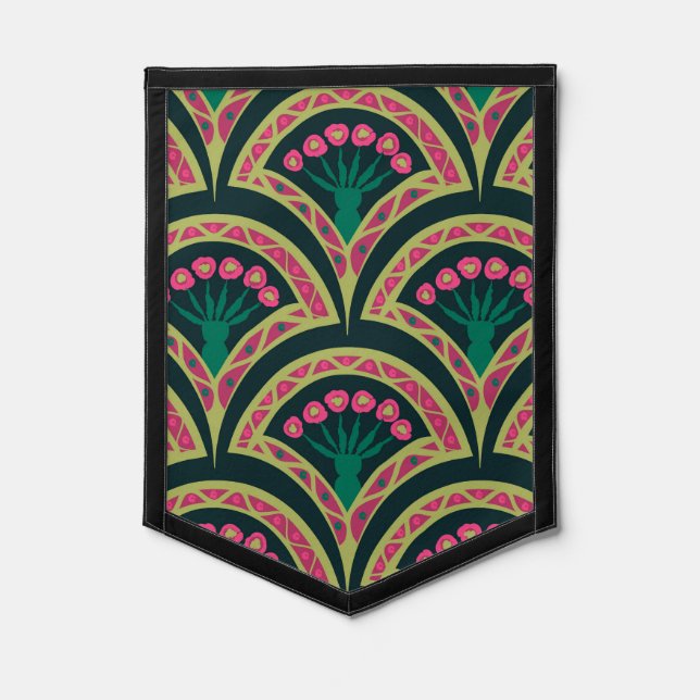 shell shaped green pattern pennant (Front)
