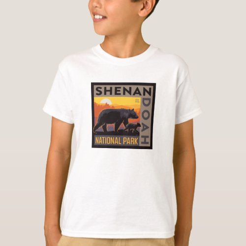 Shenandoah National Park  Mama Bear  Cubs T_Shirt