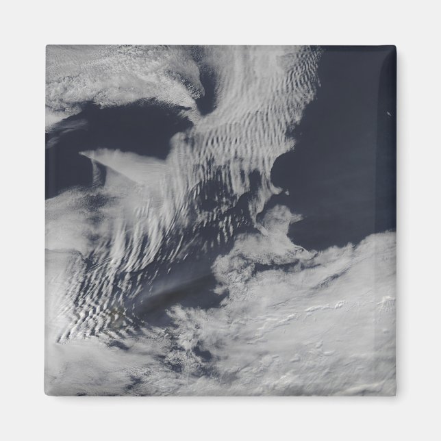 Ship-wave-shaped clouds in the South Indian Oce Magnet (Front)