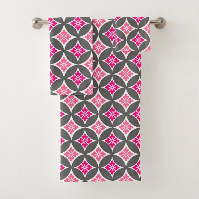 Shippo with Flower Motif, Pink and Silver Gray Bath Towel Set (Insitu)