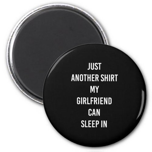Shirt my Girlfriend can sleep in Magnet